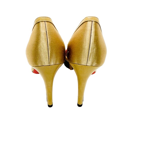 Judith Leiber NWD beige satin and leather 4” high heel pump Sz 8 - Picture 11 of 14